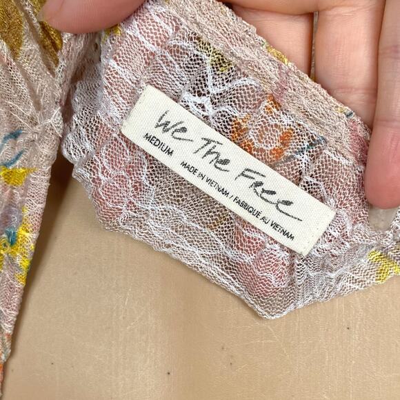 Free People Angelina Light Combo Pink Floral Sheer Lace Snap Top SZ M - Picture 12 of 14